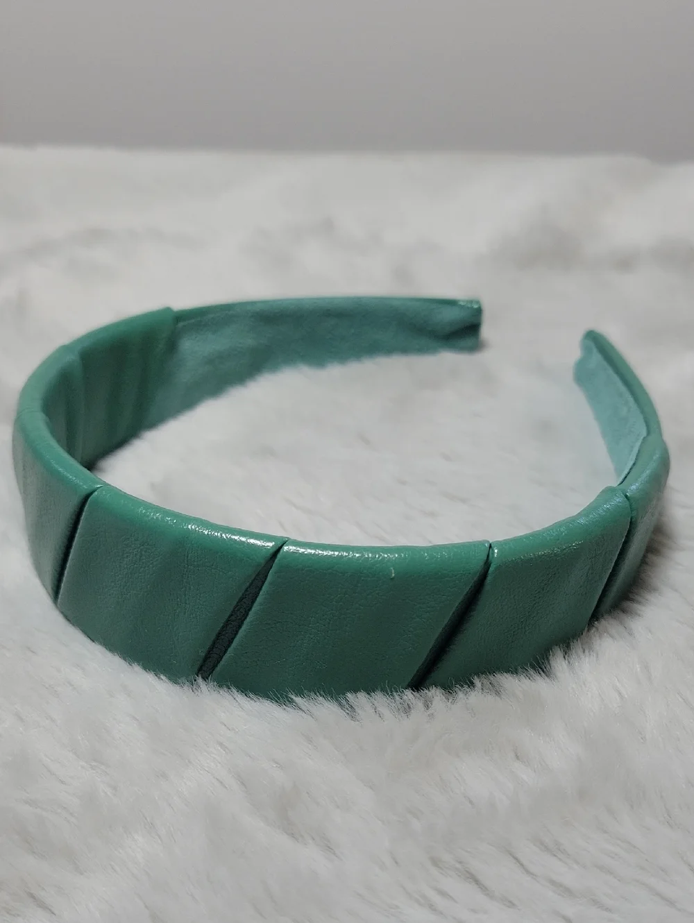 🟢Free With Purchase FLAWED SNAGGED Universal Thread Faux Leather Headband🟢